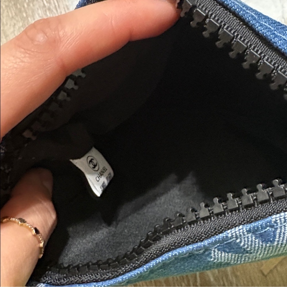 NWT GWP CHANEL DENIM MAKEUP BAG💗💗💗 - Picture 3 of 5